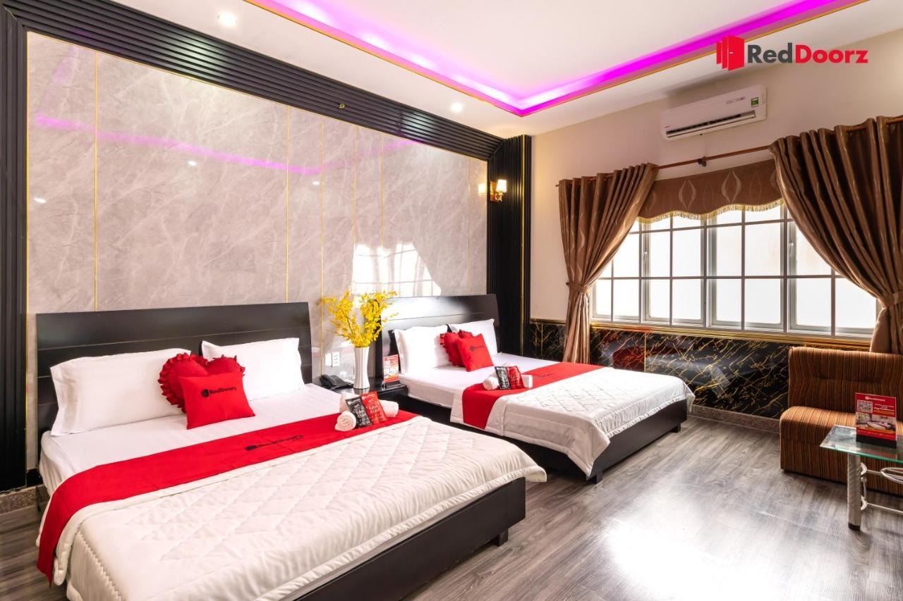 Reddoorz Tahami Hotel Near Kha Van Can Хошимин Экстерьер фото