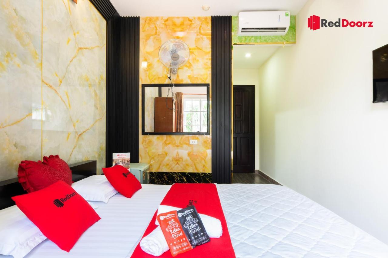 Reddoorz Tahami Hotel Near Kha Van Can Хошимин Экстерьер фото
