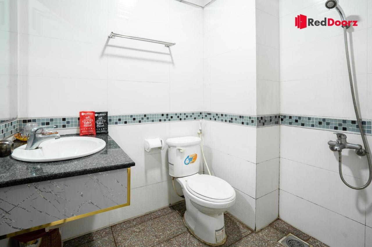 Reddoorz Tahami Hotel Near Kha Van Can Хошимин Экстерьер фото